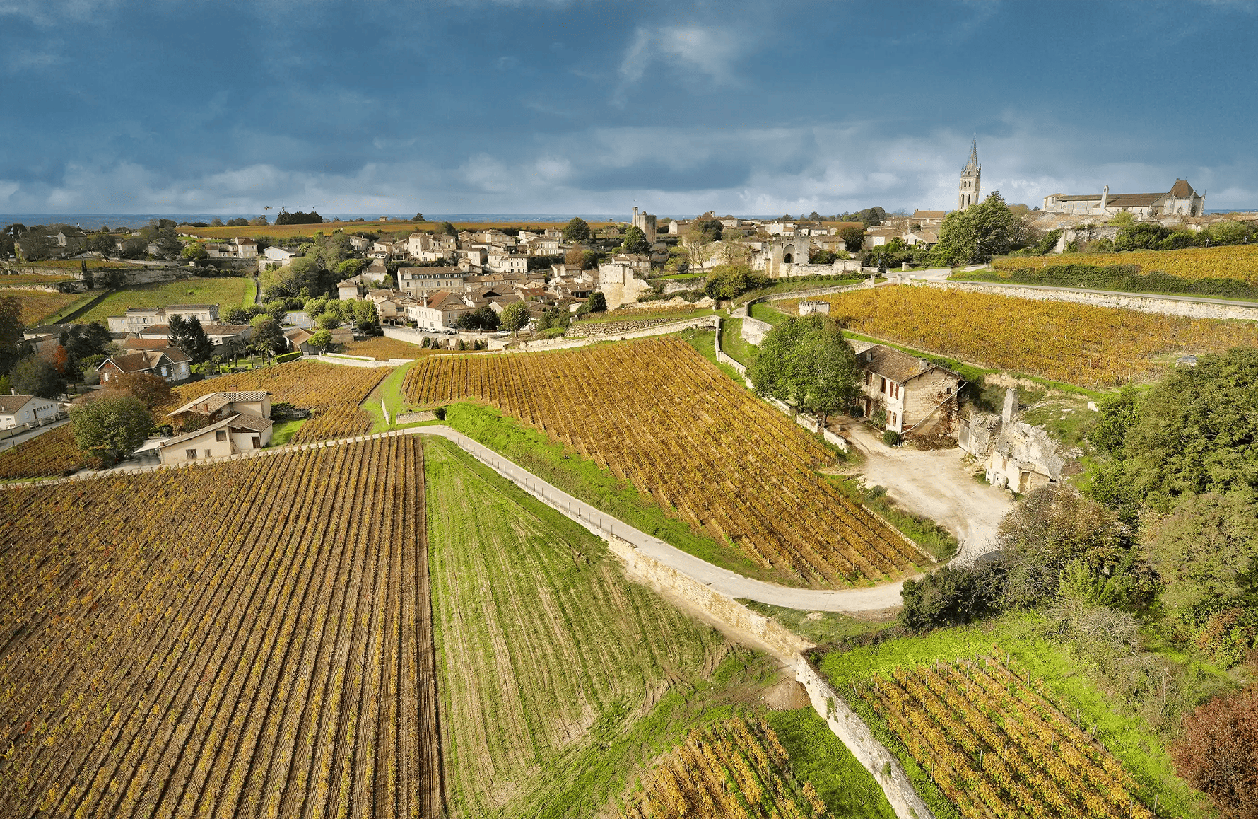 die Geschichte der Schloss La Clotte